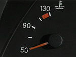 При движении автомобиля падает температура двигателя